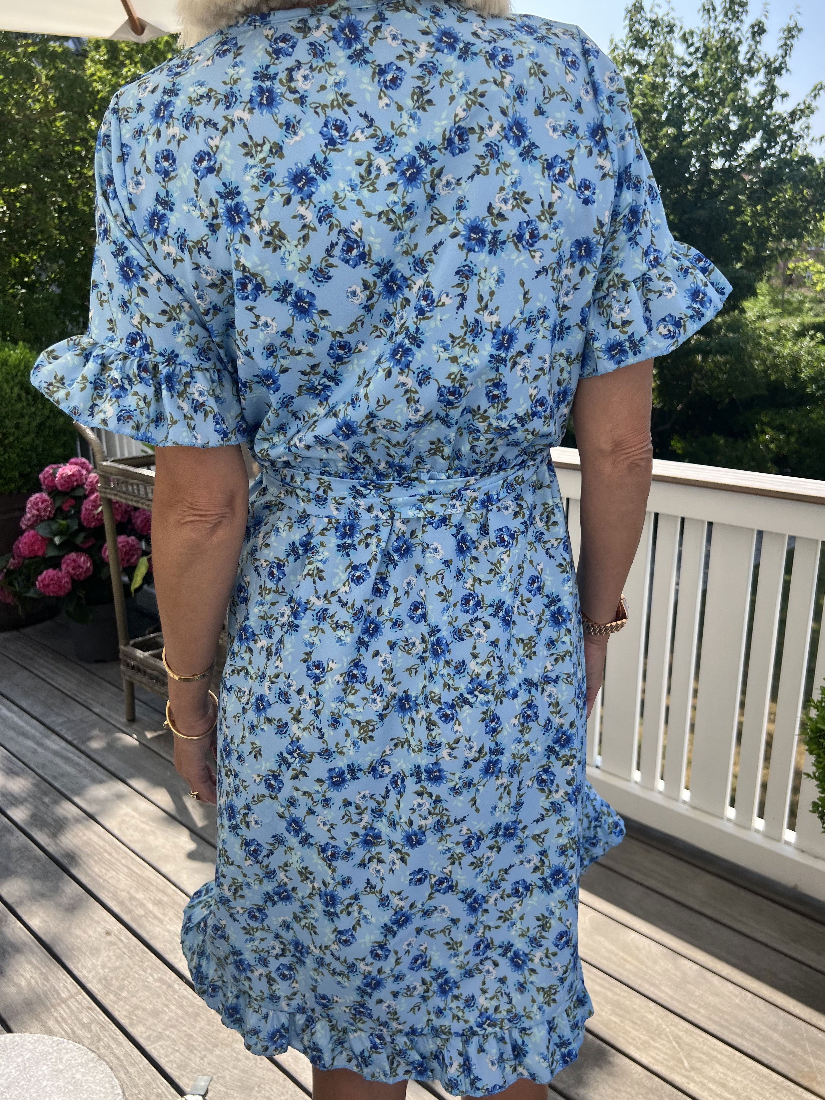 Lima - Sød kort sommerkjole med bindebånd i livet